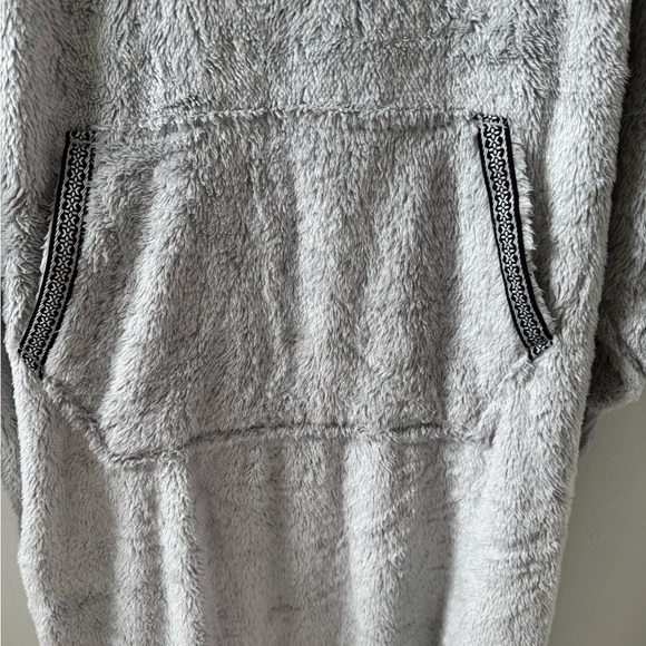 Joyspun women’s oversized, hooded, plush lounger size large - Picture 2 of 9